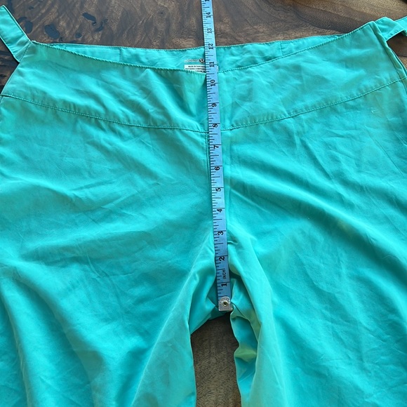 Vintage Lululemon crop pants, size 8. - Picture 8 of 16